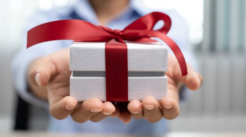 8 Inexpensive Employee Holiday Gift Ideas That Will Show You Care